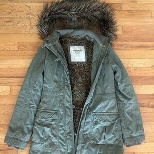 Abercrombie & Fitch Faux Fur-Lined Parka | Olive Green